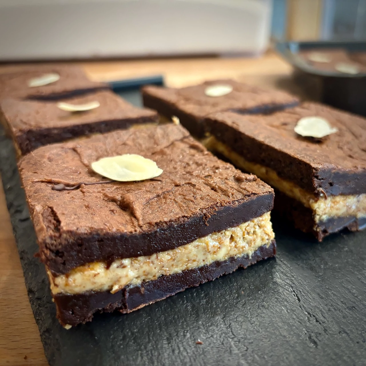DUBAI CSOKOLÁDÉ ihletésű brownie kocka - mandulás töltelékkel (2025-06-10)